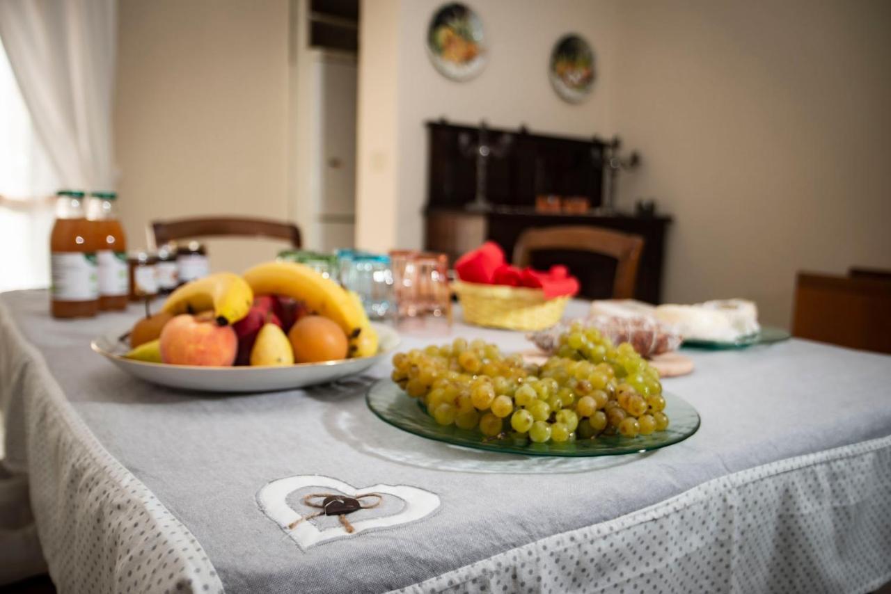 I Quattro Grappoli Bed & Breakfast Neive Dış mekan fotoğraf